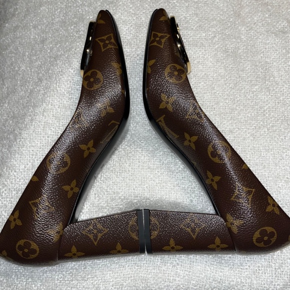 Brand New Louis Vuitton Madeleine Monogrammed Square Toe Pump - Picture 3 of 8